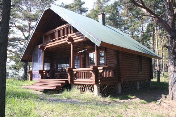 Viggsk&auml;r stugor med vacker havsutsikt mot Gullkrona fj&auml;rd