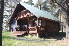 Viggsk&auml;r stugor med vacker havsutsikt mot Gullkrona fj&auml;rd